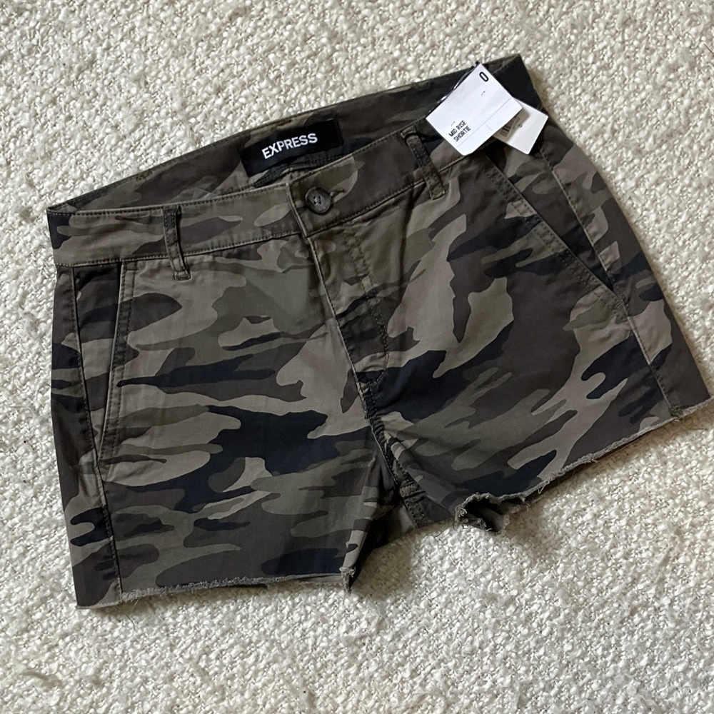 🌿NWT EXPRESS WOMENS SIZE 0 MIDRISE CAMOUFLAGE SHORTS